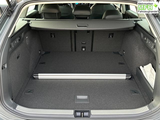 Volkswagen / Passat Variant / Grau / / / DSG+AHK+MASSAGE+NAVI+ACC+KAMERA+LED+17 ALU