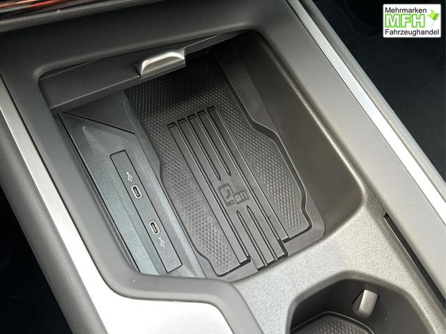 Volkswagen / Passat Variant / Grau / / / DSG+AHK+MASSAGE+NAVI+ACC+KAMERA+LED+17 ALU