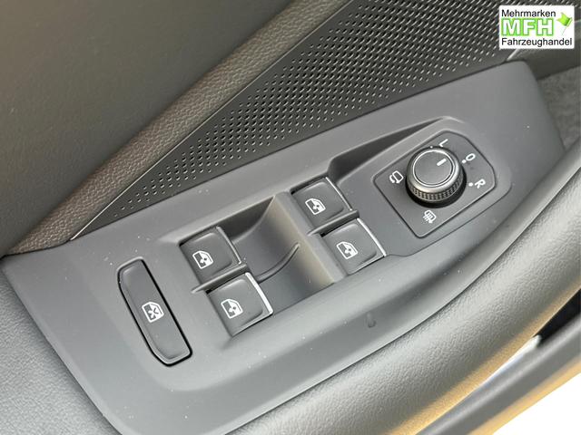 Volkswagen / Passat Variant / Grau / / / DSG+AHK+MASSAGE+NAVI+ACC+KAMERA+LED+17 ALU