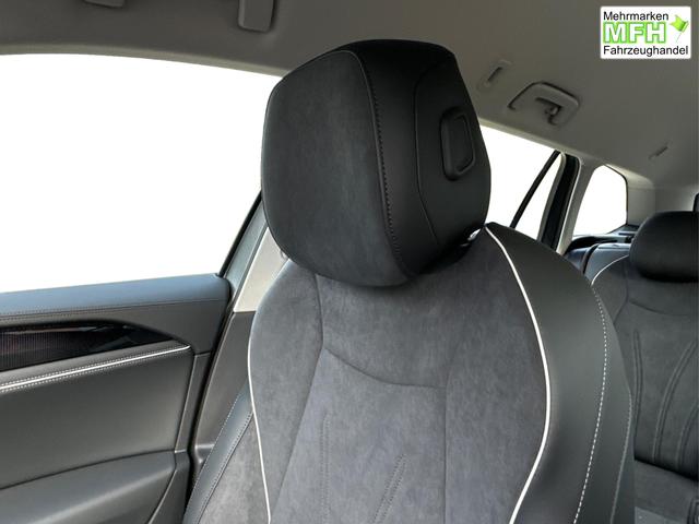 Volkswagen / Passat Variant / Grau / / / DSG+AHK+MASSAGE+NAVI+ACC+KAMERA+LED+17 ALU