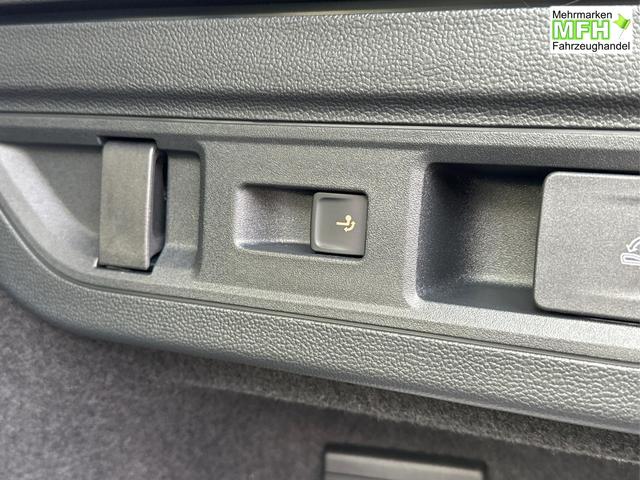 Volkswagen / Passat Variant / Grau / / / DSG+AHK+MASSAGE+NAVI+ACC+KAMERA+LED+17 ALU