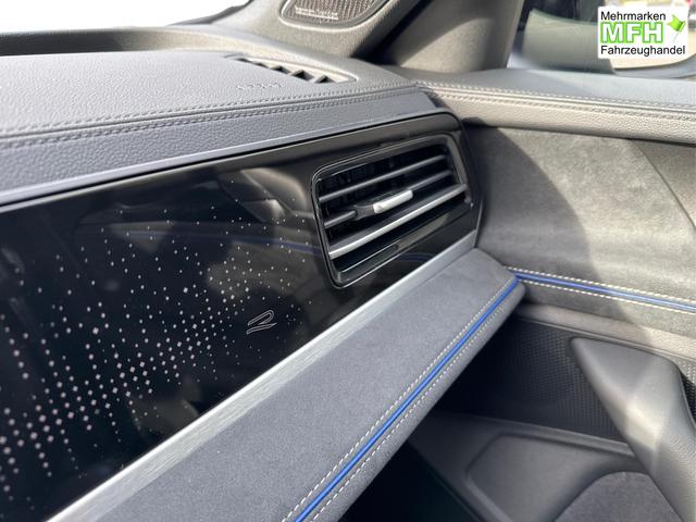 Volkswagen / Passat Variant / Blau / / / 4WD+BLACK+PANO+AHK+DCC+MATRIX+HARMAN