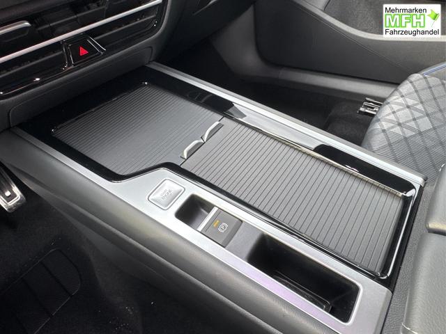 Volkswagen / Passat Variant / Blau / / / 4WD+BLACK+PANO+AHK+DCC+MATRIX+HARMAN