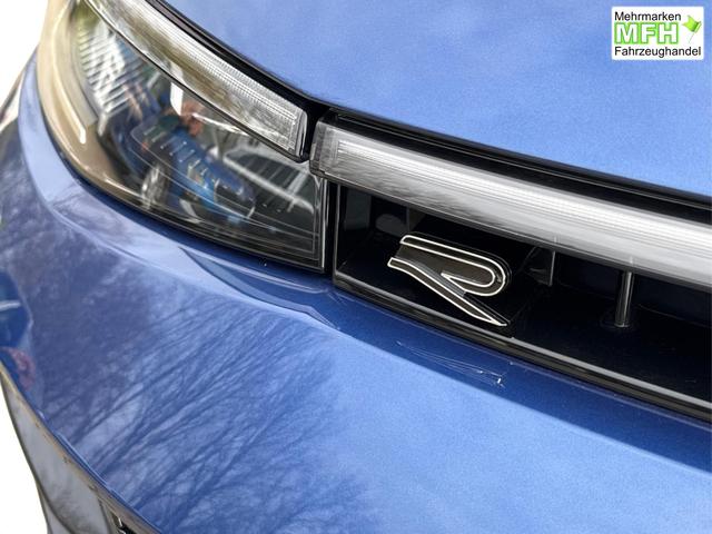 Volkswagen / Passat Variant / Blau / / / 4WD+BLACK+PANO+AHK+DCC+MATRIX+HARMAN