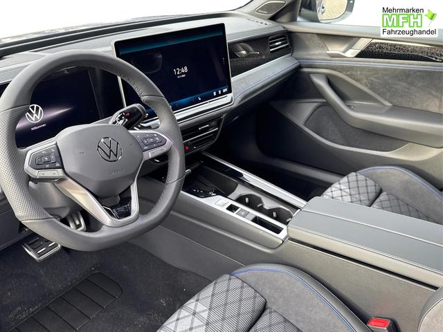Volkswagen / Passat Variant / Blau / / / 4WD+BLACK+PANO+AHK+DCC+MATRIX+HARMAN