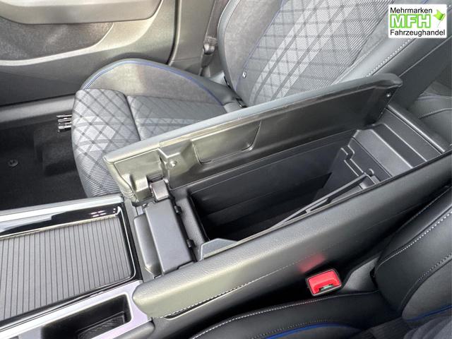 Volkswagen / Passat Variant / Blau / / / 4WD+BLACK+PANO+AHK+DCC+MATRIX+HARMAN