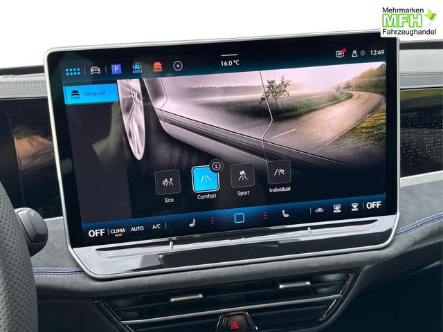 Volkswagen / Passat Variant / Blau / / / 4WD+BLACK+PANO+AHK+DCC+MATRIX+HARMAN