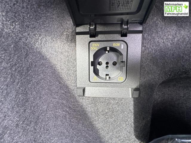 Volkswagen / Passat Variant / Blau / / / 4WD+BLACK+PANO+AHK+DCC+MATRIX+HARMAN