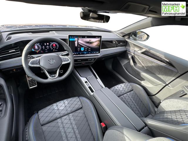 Volkswagen / Passat Variant / Blau / / / 4WD+BLACK+PANO+AHK+DCC+MATRIX+HARMAN