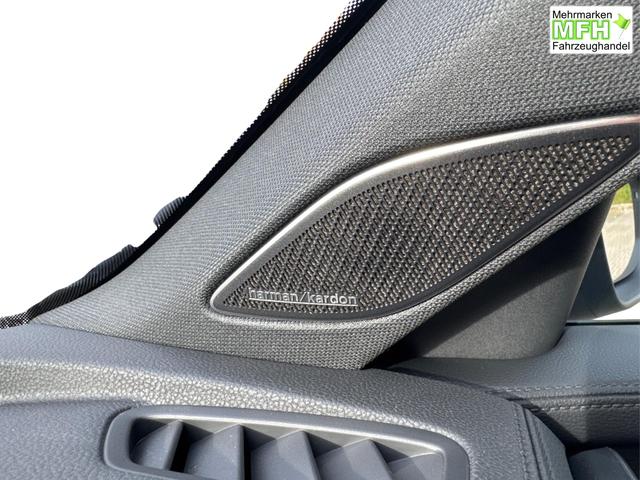 Volkswagen / Passat Variant / Blau / / / 4WD+BLACK+PANO+AHK+DCC+MATRIX+HARMAN