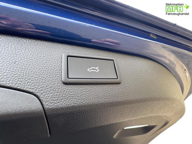 Volkswagen / Passat Variant / Blau / / / 4WD+BLACK+PANO+AHK+DCC+MATRIX+HARMAN