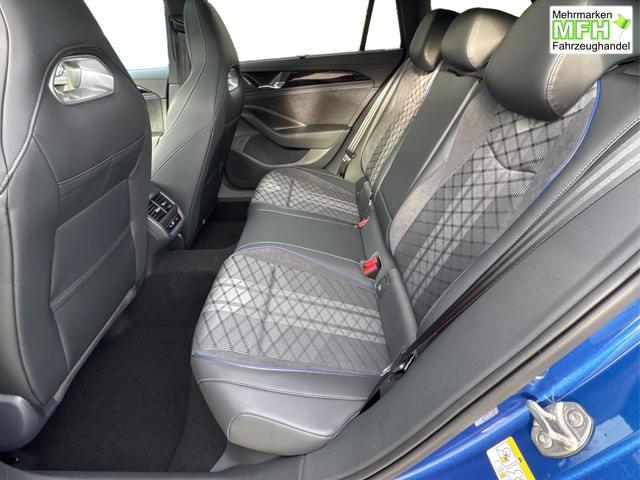 Volkswagen / Passat Variant / Blau / / / 4WD+BLACK+PANO+AHK+DCC+MATRIX+HARMAN