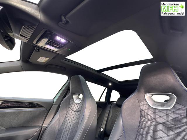 Volkswagen / Passat Variant / Gr&uuml;n / / / 4WD+BLACK+PANO+AHK+DCC+MATRIX+HARMAN