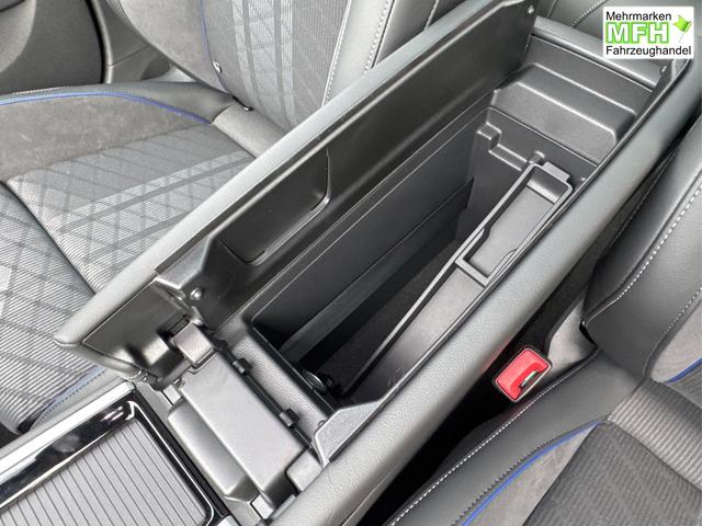 Volkswagen / Passat Variant / Gr&uuml;n / / / 4WD+BLACK+PANO+AHK+DCC+MATRIX+HARMAN