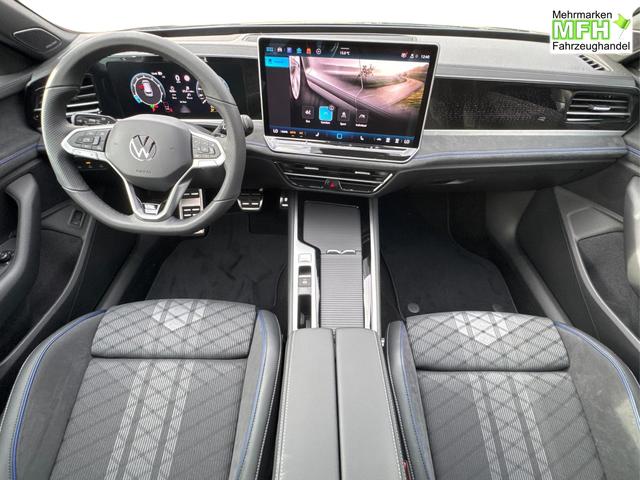 Volkswagen / Passat Variant / Gr&uuml;n / / / 4WD+BLACK+PANO+AHK+DCC+MATRIX+HARMAN