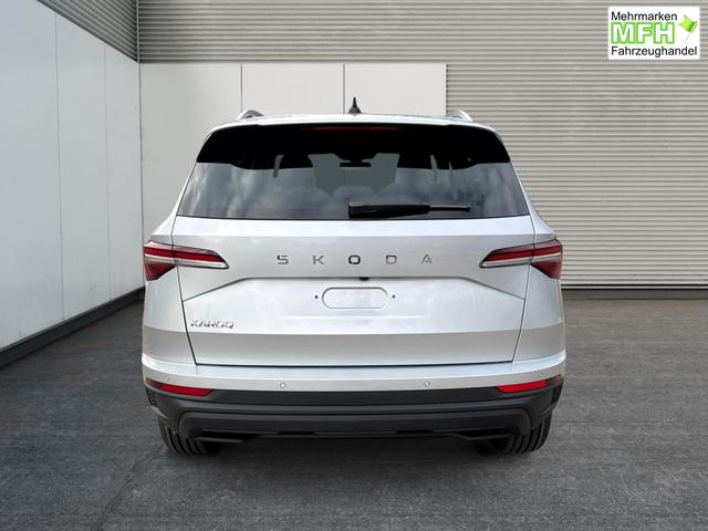 Skoda / Karoq / Silber / / / AHK+KAMERA+EL. HECKKL.+SHZ+ACC+KESSY+18''ALU