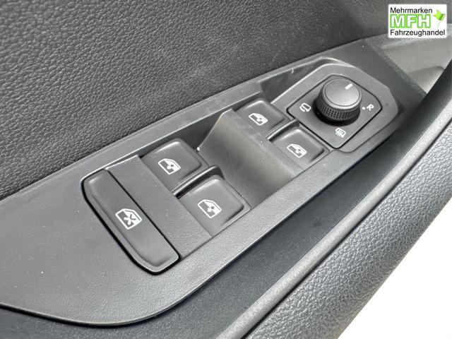 Skoda / Karoq / Silber / / / AHK+KAMERA+EL. HECKKL.+SHZ+ACC+KESSY+18''ALU