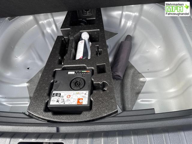 Skoda / Karoq / Silber / / / AHK+KAMERA+EL. HECKKL.+SHZ+ACC+KESSY+18''ALU