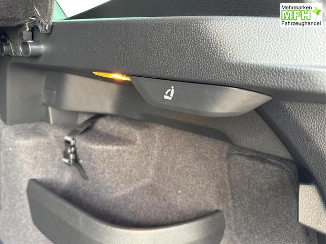 Skoda / Karoq / Silber / / / AHK+KAMERA+EL. HECKKL.+SHZ+ACC+KESSY+18''ALU