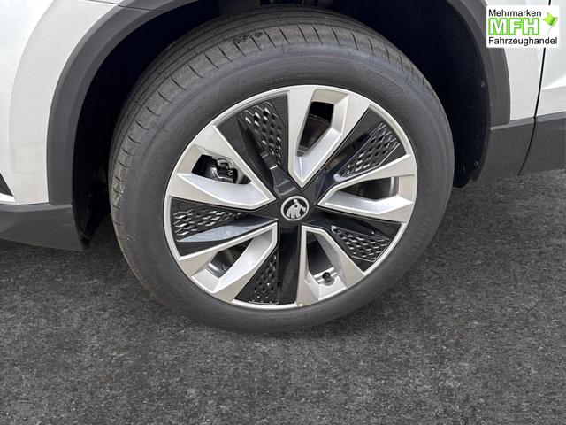 Skoda / Karoq / Silber / / / AHK+KAMERA+EL. HECKKL.+SHZ+ACC+KESSY+18''ALU