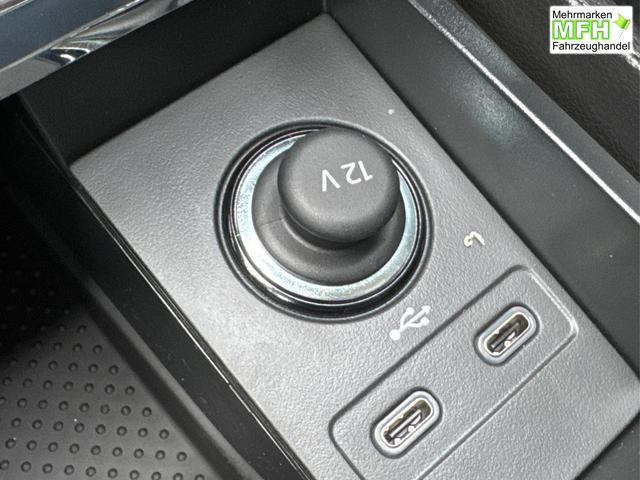 Skoda / Karoq / Silber / / / AHK+KAMERA+EL. HECKKL.+SHZ+ACC+KESSY+18''ALU