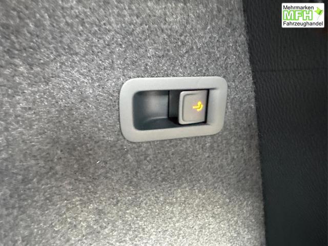 Skoda / Karoq / Grau / / / AHK+KAMERA+EL. HECKKL.+SHZ+ACC+KESSY+18''ALU