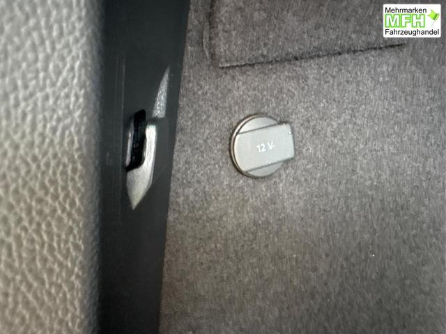 Skoda / Karoq / Grau / / / AHK+KAMERA+EL. HECKKL.+SHZ+ACC+KESSY+18''ALU