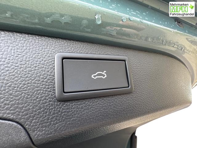 Volkswagen / Passat Variant / Gr&uuml;n / / / 4WD+BLACK+PANO+AHK+DCC+MATRIX+HARMAN