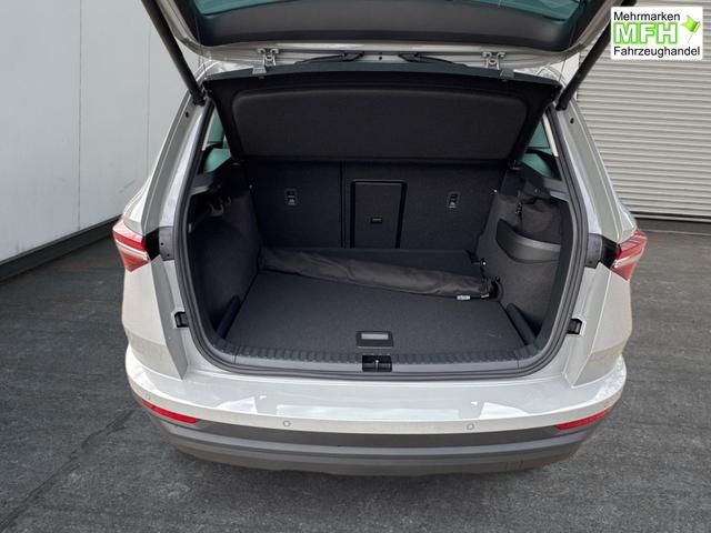 Skoda / Karoq / Grau / / / AHK+KAMERA+EL. HECKKL.+SHZ+ACC+KESSY+18''ALU
