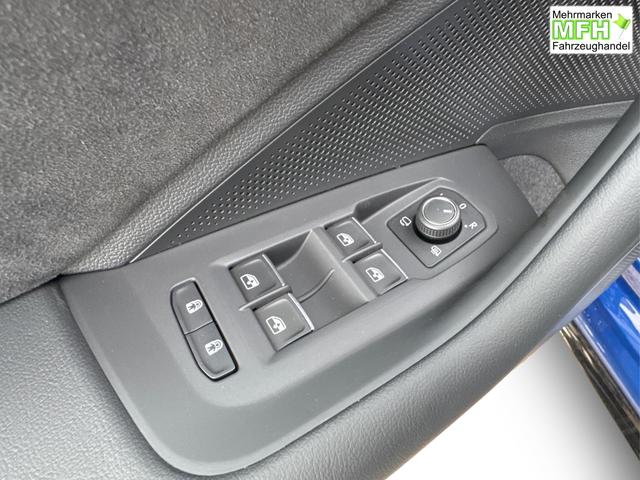 Volkswagen / Passat Variant / Blau / / / 4WD+BLACK+PANO+AHK+DCC+MATRIX+HARMAN