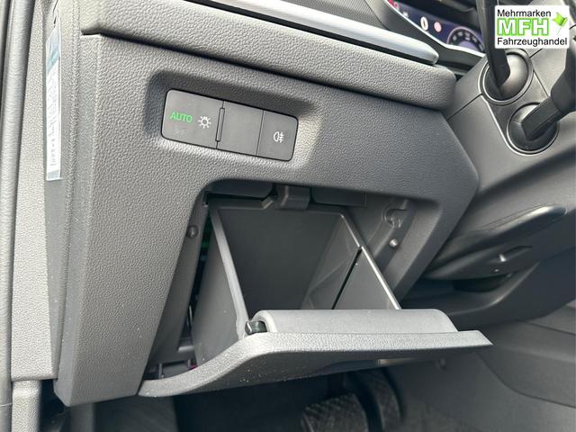 Skoda / Octavia Combi / Schwarz / / / AHK+KAMERA+ACC+EL. HECKKL+SHZ