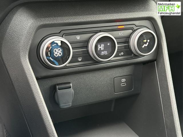 Dacia / Sandero / / / / KAMERA+SHZ + PDC+ DAB+ KLIMA