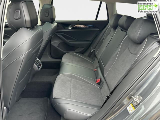 Volkswagen / Passat Variant / Grau / / / DSG+PANO+NAVI+MATRIX+360 KAM+MASSAGE+ACC+18 LM