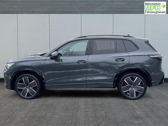 Volkswagen / Tiguan / Grau / / / PLUG-IN+PANO+AHK+HD MATRIX+NAVI+BLACK STYLE+20 LM+ACC