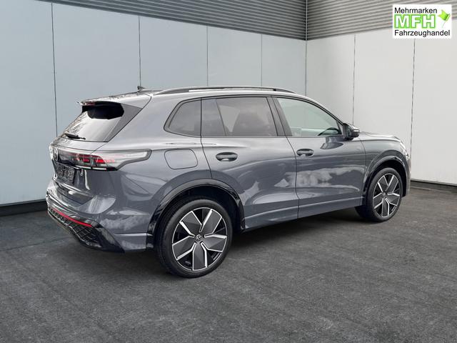 Volkswagen / Tiguan / Grau / / / PLUG-IN+PANO+AHK+HD MATRIX+NAVI+BLACK STYLE+20 LM+ACC
