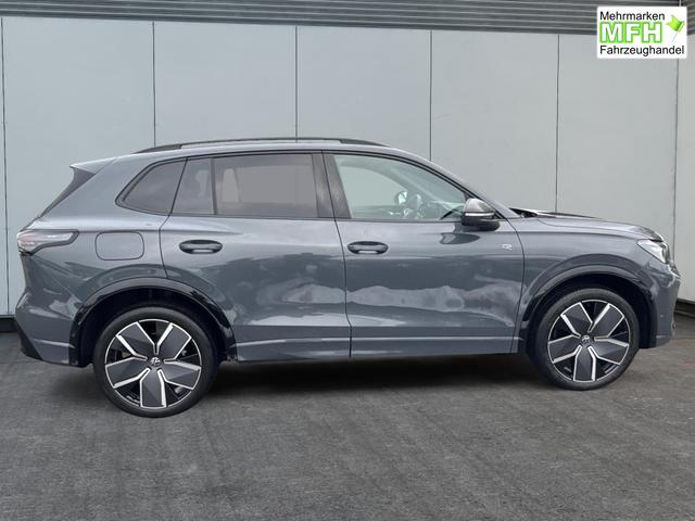Volkswagen / Tiguan / Grau / / / PLUG-IN+PANO+AHK+HD MATRIX+NAVI+BLACK STYLE+20 LM+ACC