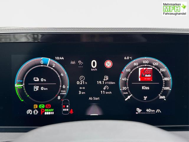 Volkswagen / Tiguan / Grau / / / PLUG-IN+PANO+AHK+HD MATRIX+NAVI+BLACK STYLE+20 LM+ACC