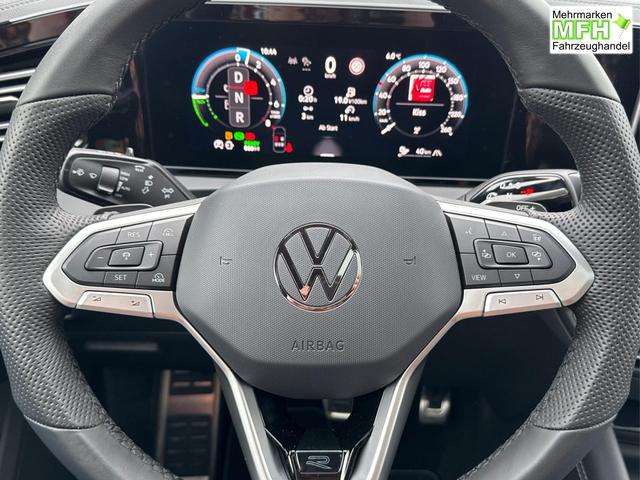 Volkswagen / Tiguan / Grau / / / PLUG-IN+PANO+AHK+HD MATRIX+NAVI+BLACK STYLE+20 LM+ACC