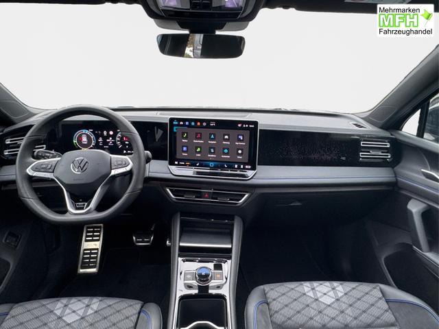 Volkswagen / Tiguan / Grau / / / PLUG-IN+PANO+AHK+HD MATRIX+NAVI+BLACK STYLE+20 LM+ACC