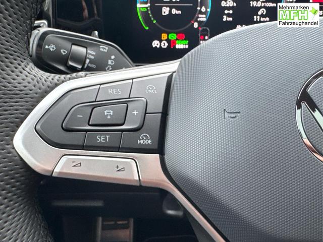 Volkswagen / Tiguan / Grau / / / PLUG-IN+PANO+AHK+HD MATRIX+NAVI+BLACK STYLE+20 LM+ACC