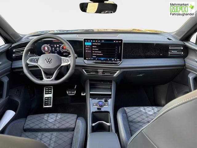 Volkswagen / Tiguan / Schwarz / / / 4 MOT+AHK+NAVI+PANORAMA+EL. HECK.+20 ALU
