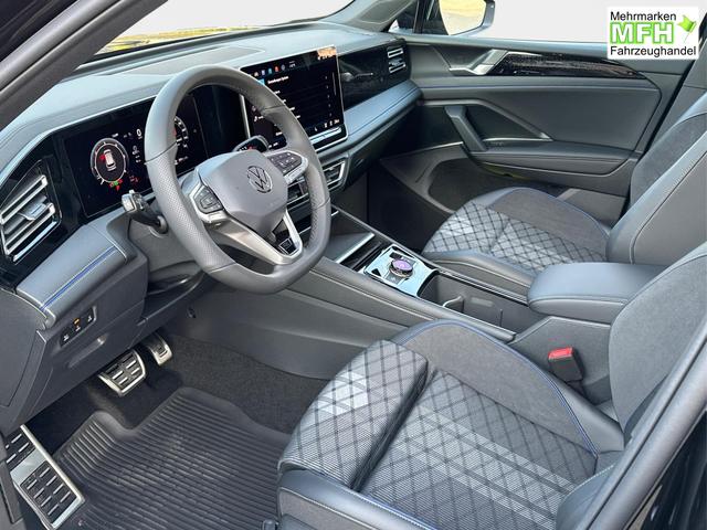 Volkswagen / Tiguan / Schwarz / / / 4 MOT+AHK+NAVI+PANORAMA+EL. HECK.+20 ALU