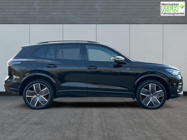 Volkswagen / Tiguan / Schwarz / / / 4 MOT+AHK+NAVI+PANORAMA+EL. HECK.+20 ALU