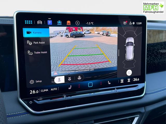 Volkswagen / Tiguan / Schwarz / / / 4 MOT+AHK+NAVI+PANORAMA+EL. HECK.+20 ALU