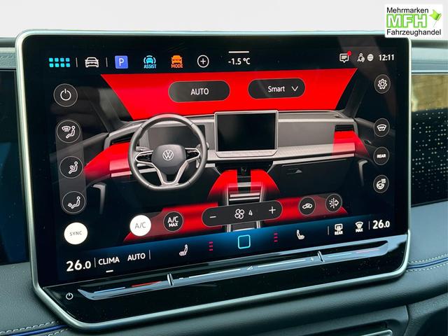 Volkswagen / Tiguan / Schwarz / / / 4 MOT+AHK+NAVI+PANORAMA+EL. HECK.+20 ALU