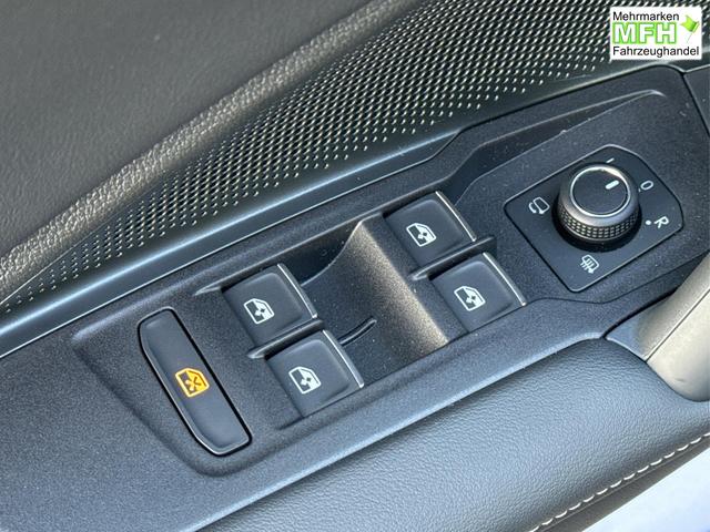 Volkswagen / Tiguan / Schwarz / / / 4 MOT+AHK+NAVI+PANORAMA+EL. HECK.+20 ALU