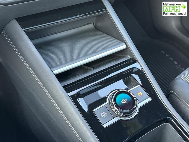 Volkswagen / Tiguan / Schwarz / / / 4 MOT+AHK+NAVI+PANORAMA+EL. HECK.+20 ALU