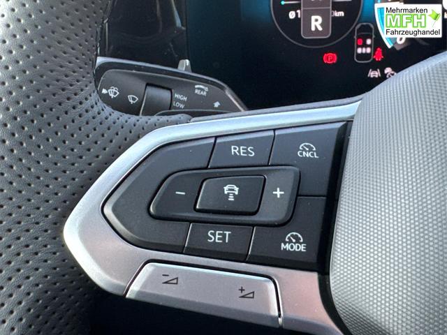 Volkswagen / Tiguan / Schwarz / / / 4 MOT+AHK+NAVI+PANORAMA+EL. HECK.+20 ALU