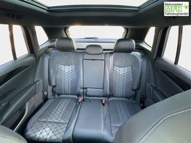 Volkswagen / Tiguan / Schwarz / / / 4 MOT+AHK+NAVI+PANORAMA+EL. HECK.+20 ALU