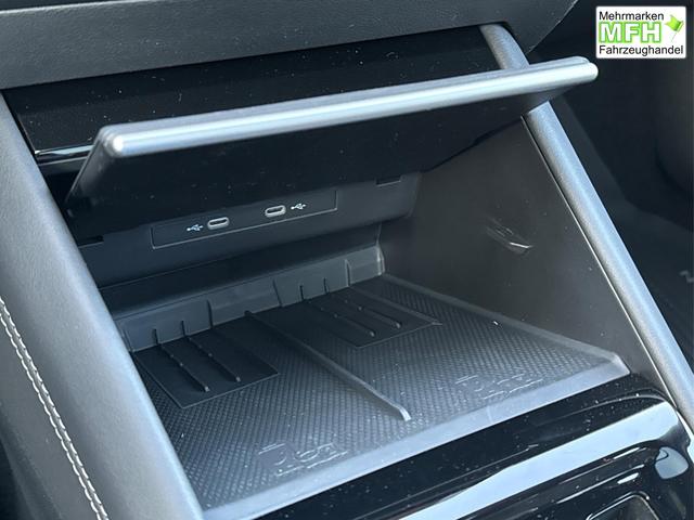 Volkswagen / Tiguan / Schwarz / / / 4 MOT+AHK+NAVI+PANORAMA+EL. HECK.+20 ALU